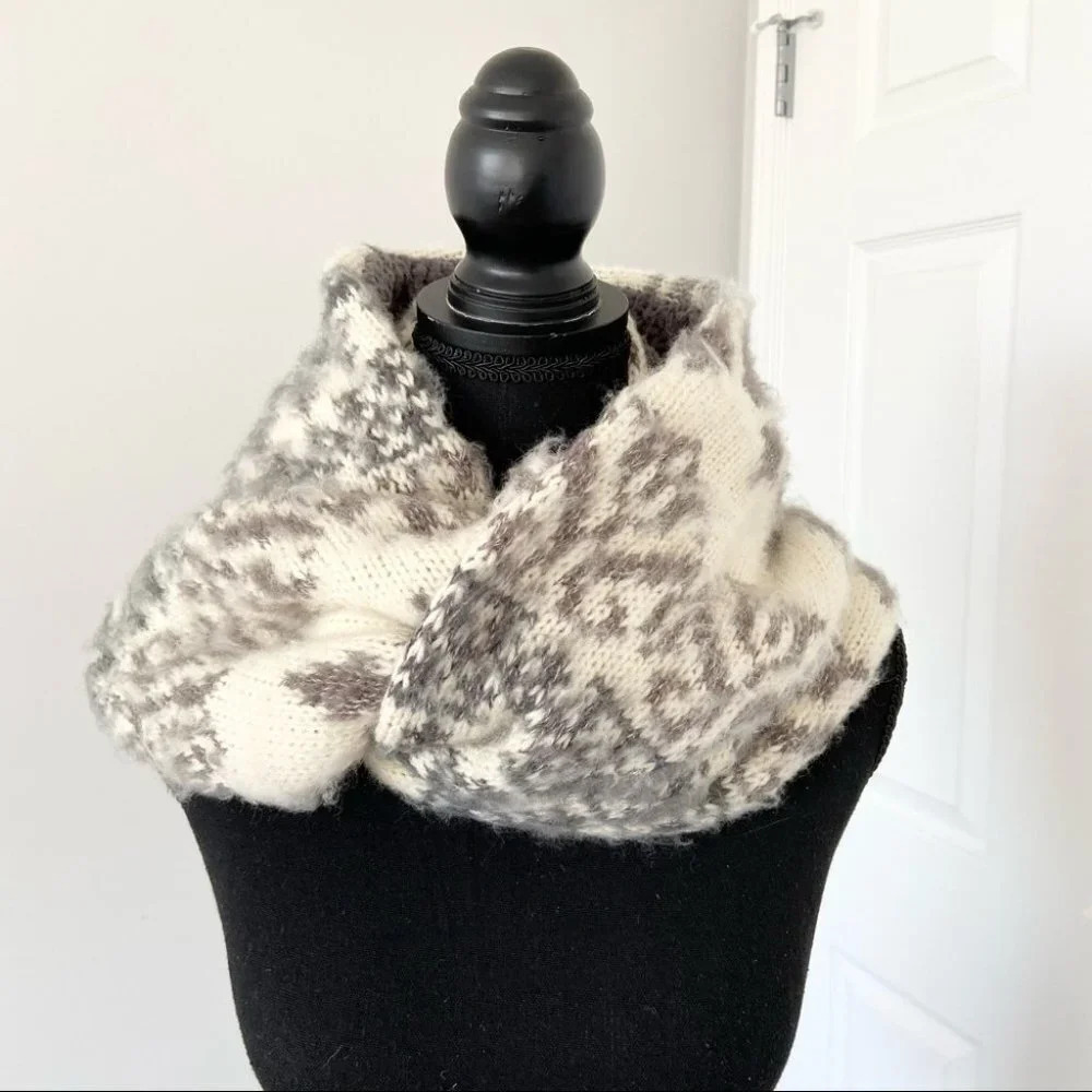 Urban Outfitters Snowflake Fleece Lining Infinity  Scarf